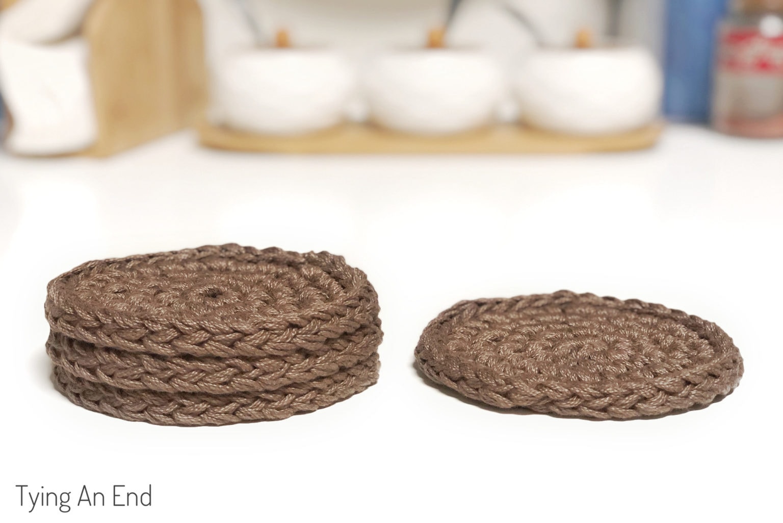 [Free Crochet Pattern] Chunky Crochet Coaster - Tying An End